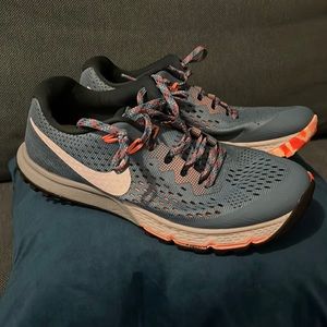 Womens Nike zoom Kieger 4 trail running shoes, size 8.